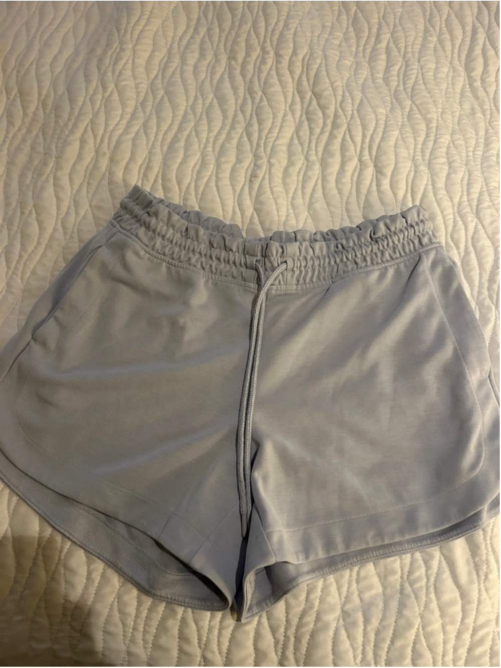 Women's Athleta Seasoft mid rise 4” Shorts Small Light Blue Lavender
